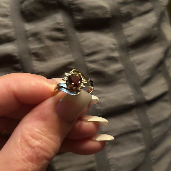 14 yellow gold garnet ring with Diamond accents - Picture 3 of 4